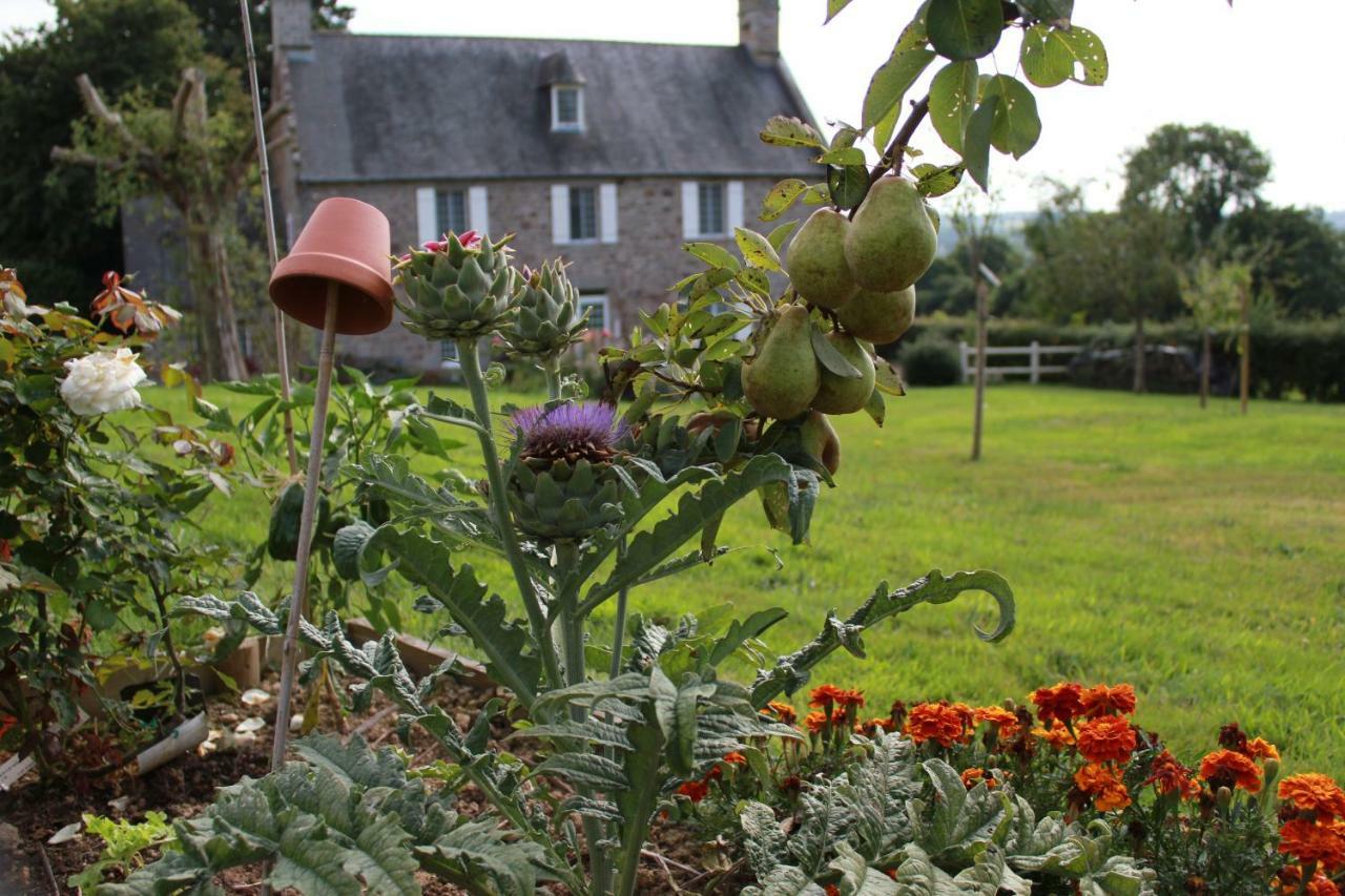 Bed and Breakfast Les Goubelins La Lande-d'Airou Zewnętrze zdjęcie